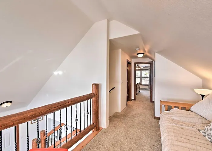 Gorgeous Twin Lakes Home W/ Deck Overlooking Mtns!