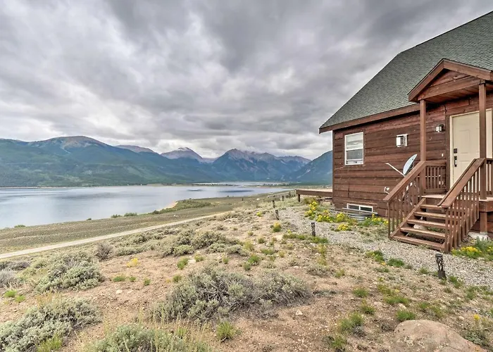 Breathtaking Views: Twin Lakes Retreat W/ Deck